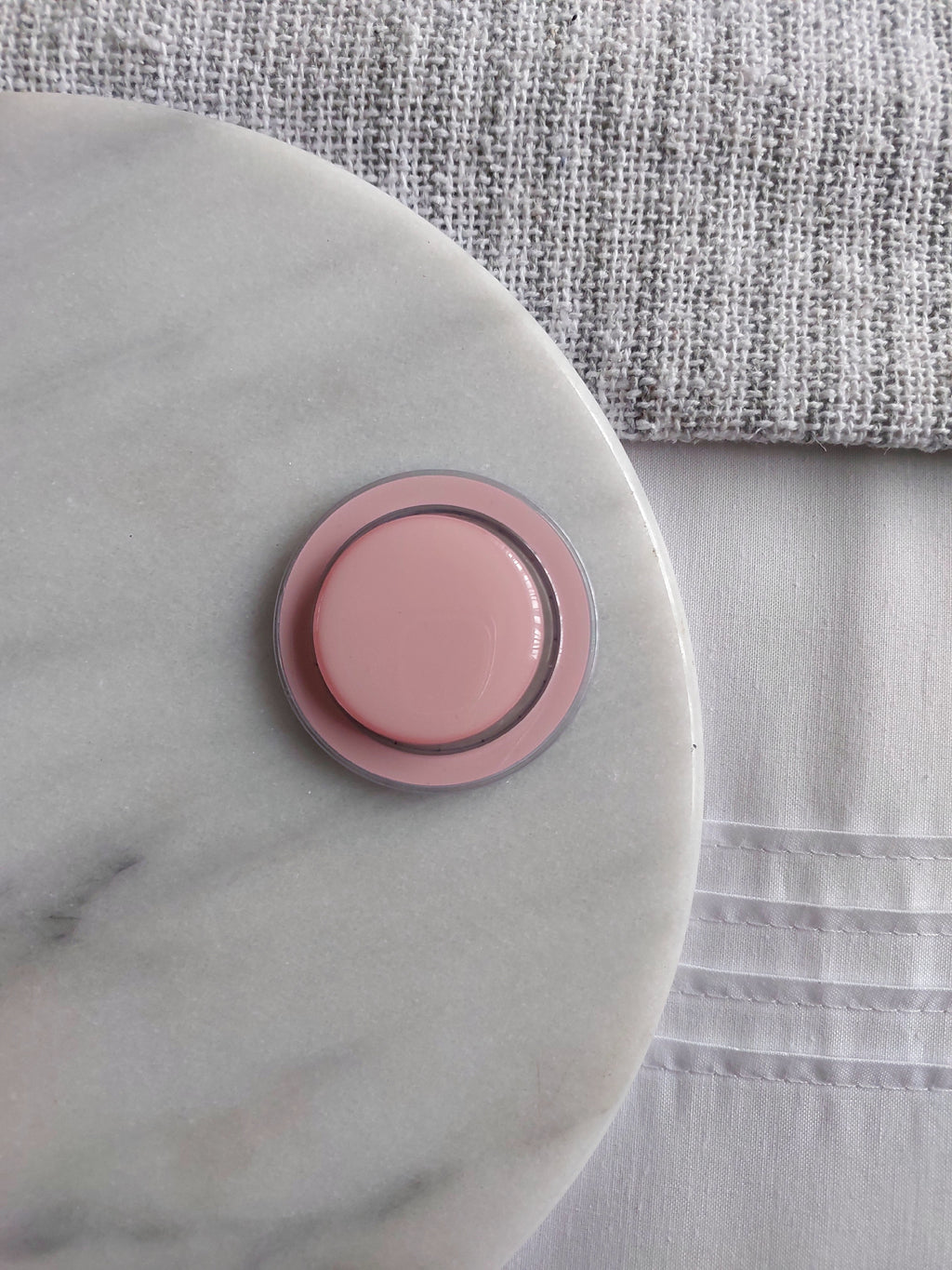Solid colour magnetic pop socket