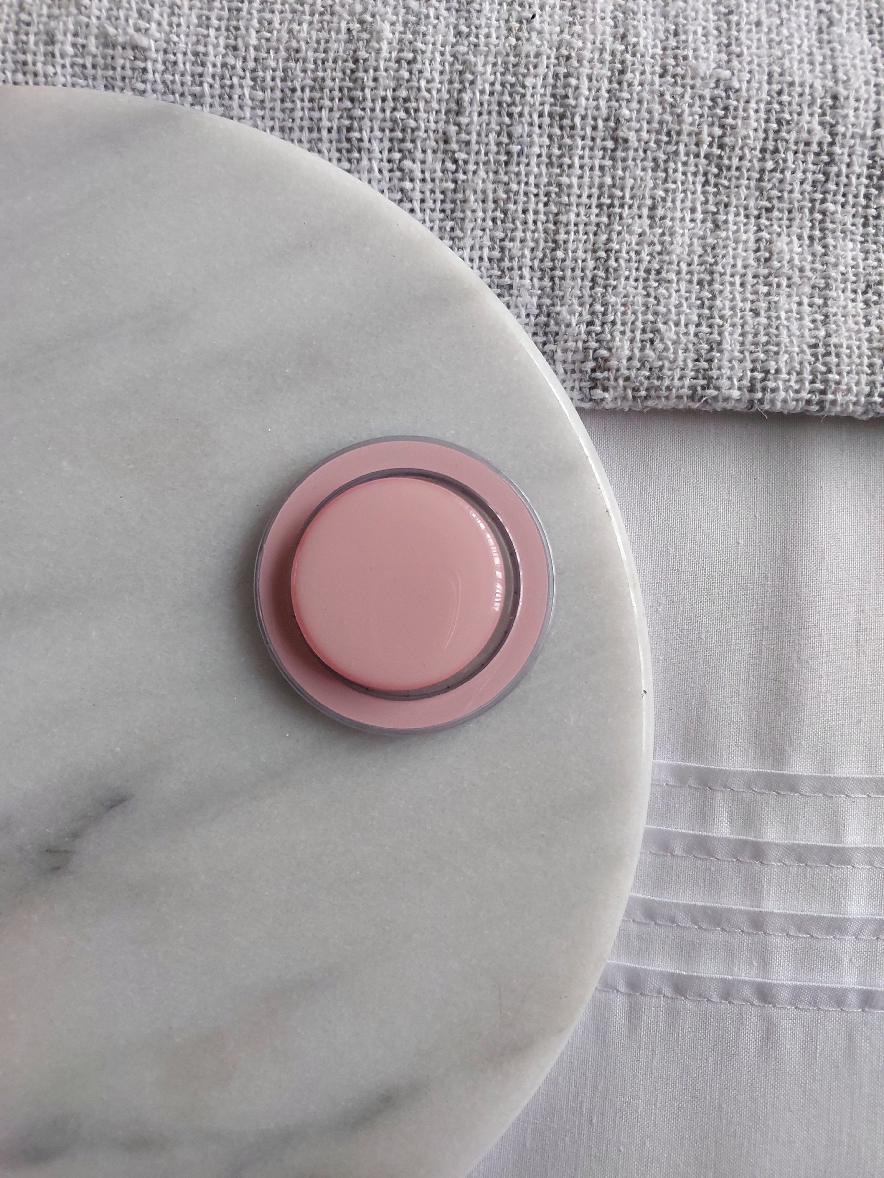 Solid colour magnetic pop socket