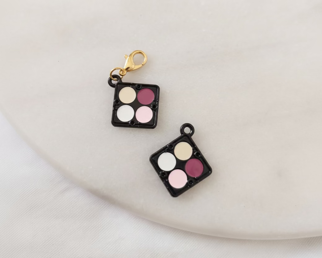 Eyeshadow charm