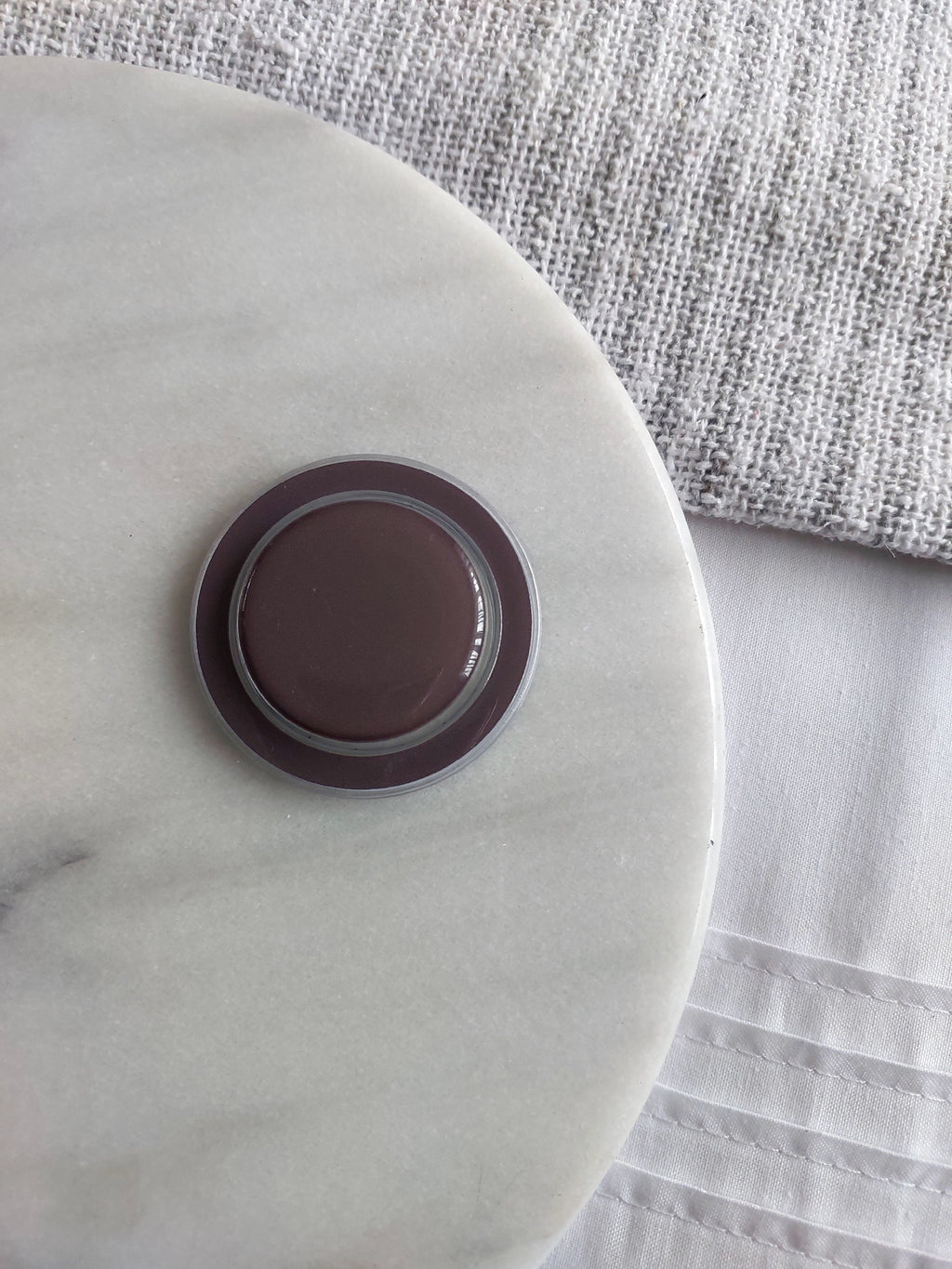 Solid colour magnetic pop socket