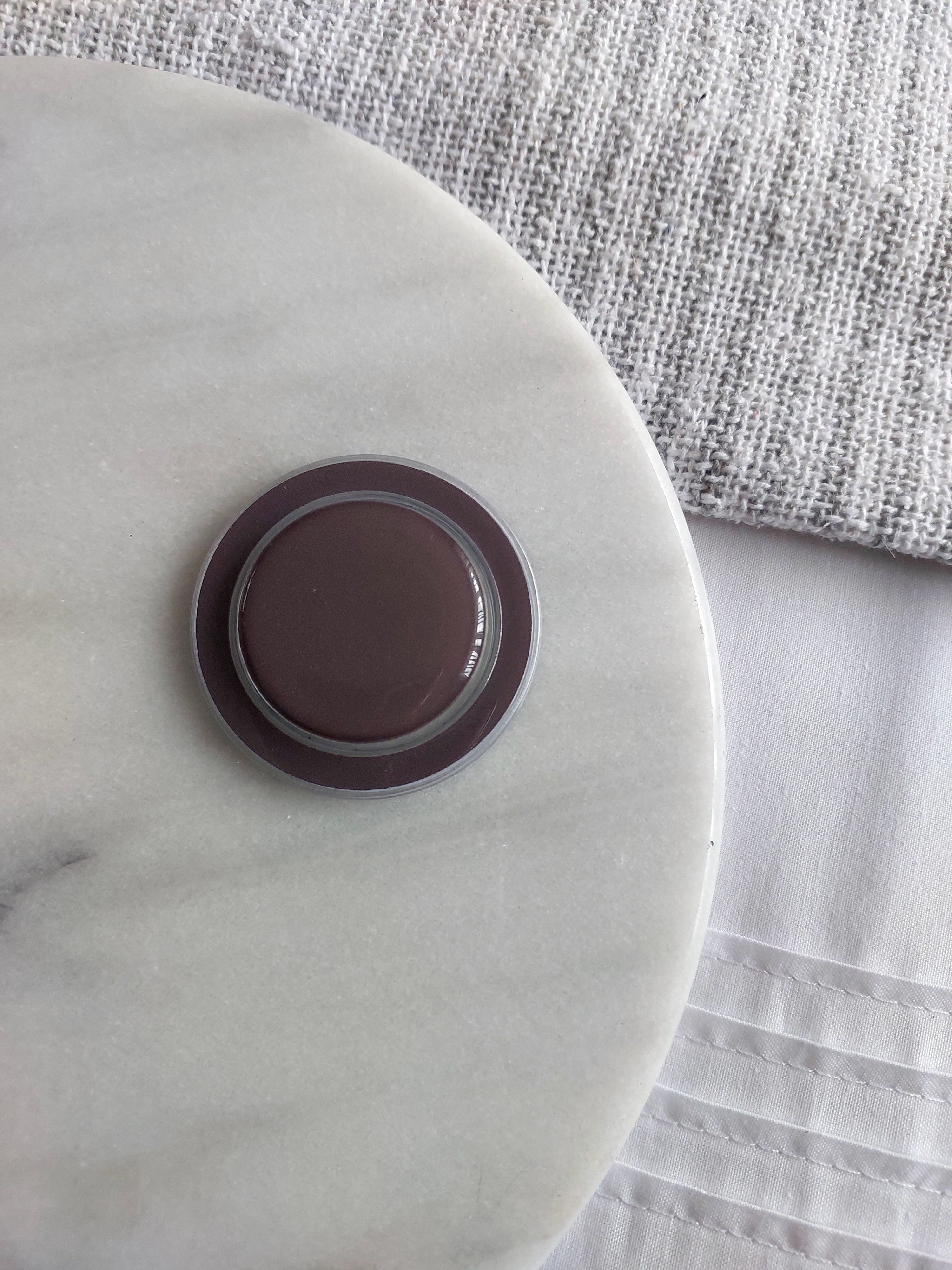Solid colour magnetic pop socket