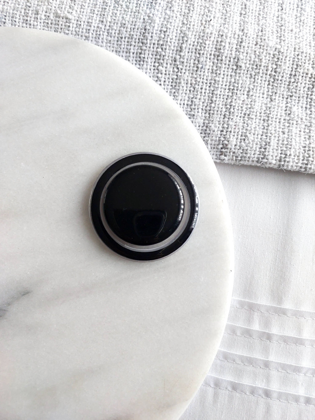 Solid colour magnetic pop socket